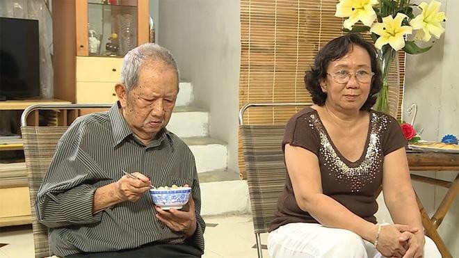 Nghệ sĩ Mạc Can và em gái út trong chương trình "Gõ cửa thăm nhà" (Ảnh: ST).