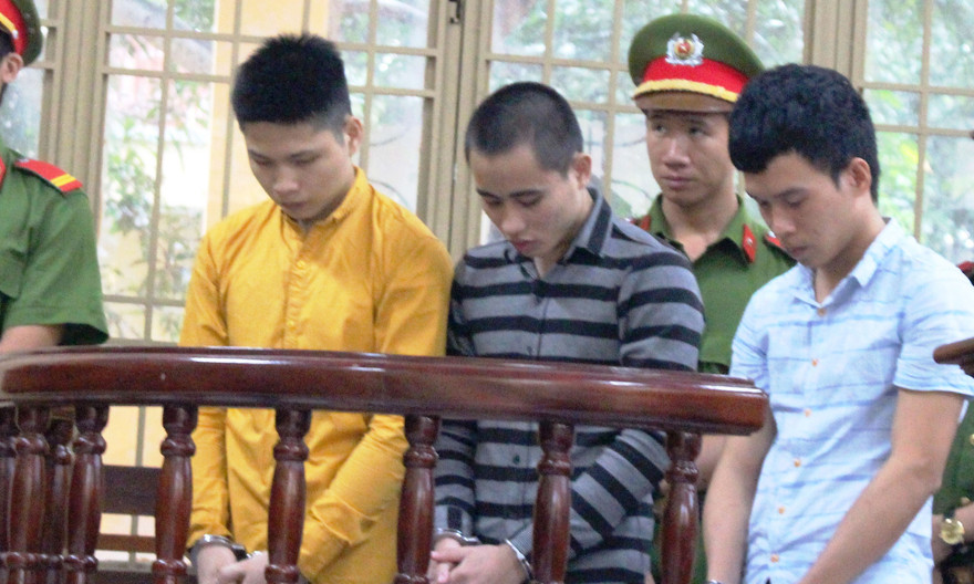 Ba bị cáo tại toà.