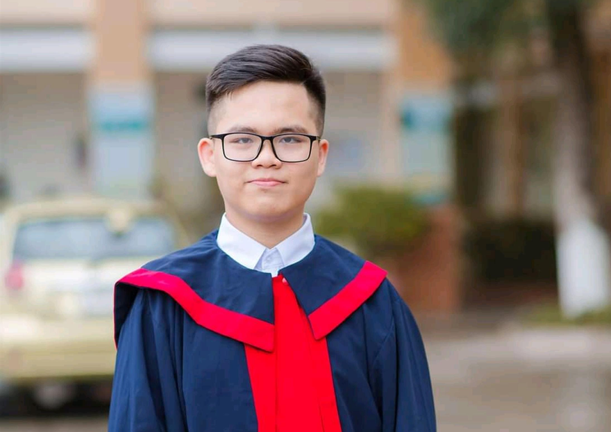 Vàng Đức Hoàng, học sinh lớp 10, Trường THPT chuyên tỉnh Hà Giang, có niềm đam mê lập trình