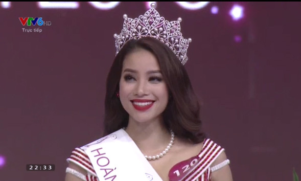 Phạm Thị Hương trong khoảnh khắc đăng quang.