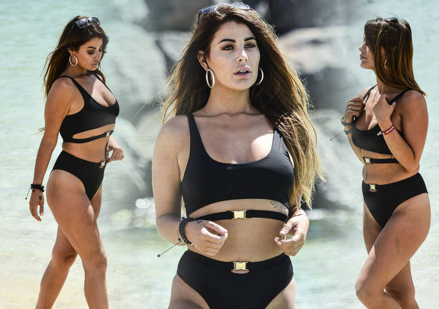 Jessica Hayes nổi tiếng là nữ diễn viên sở hữu thân hình nảy nở nóng "bỏng mắt"