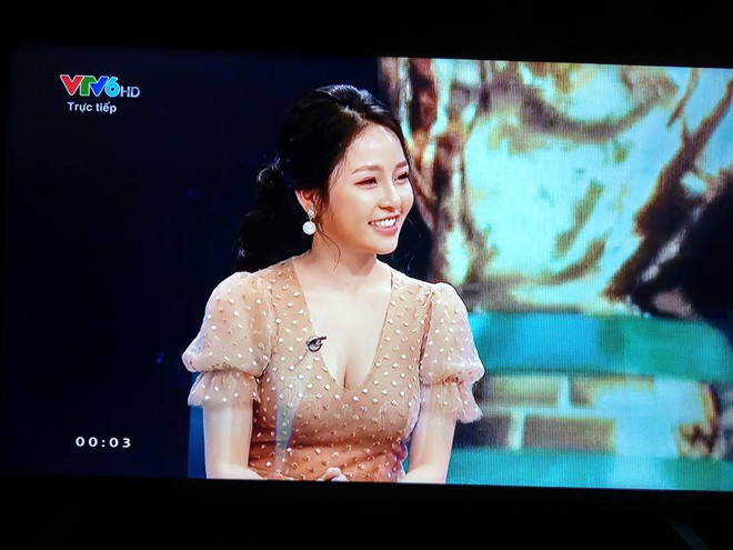 Hình ảnh Trâm Anh trên sóng truyền hình được dân mạng chụp lại 