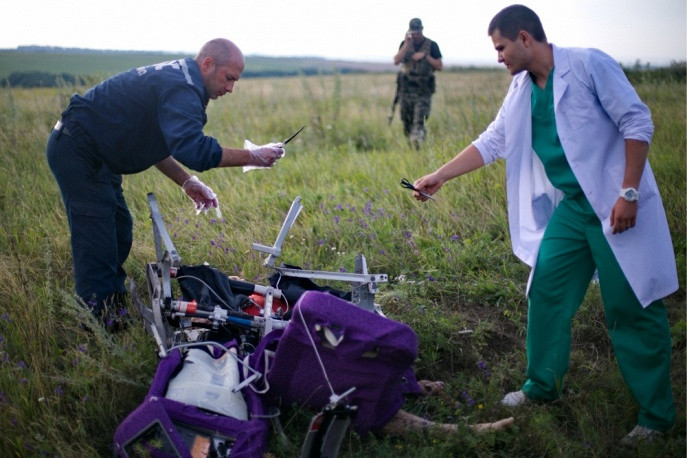 Cận cảnh quy tập thi thể nạn nhân MH17