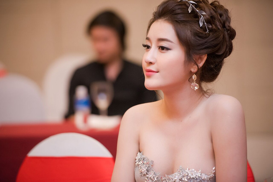 Á hậu Huyền My.