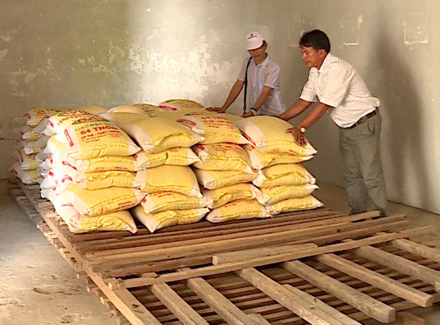 Bị cô lập suốt 2 tuần, người dân đảo Bé được cứu đói khẩn cấp