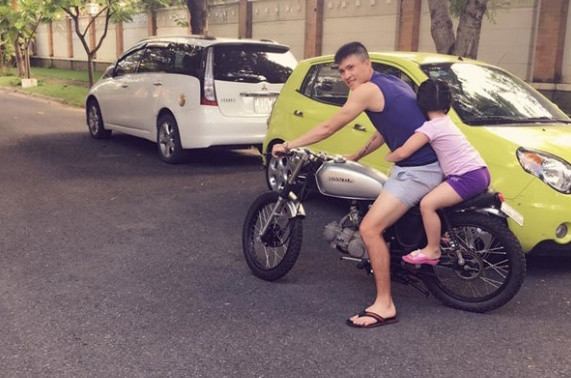 Công Vinh là một người cha tuyệt vời 