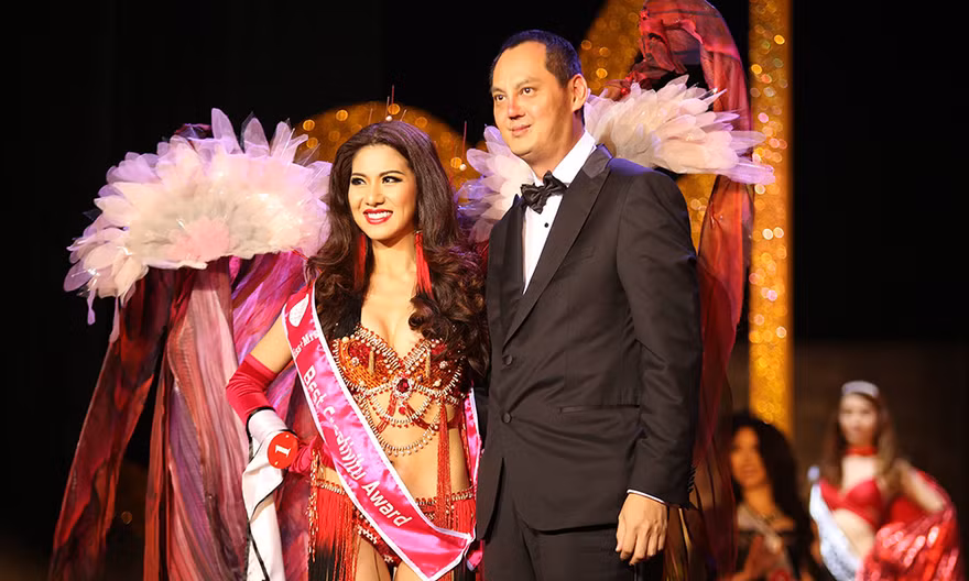 Người đẹp Loan Vương đăng quang Á hậu quý tộc thế giới 2017.