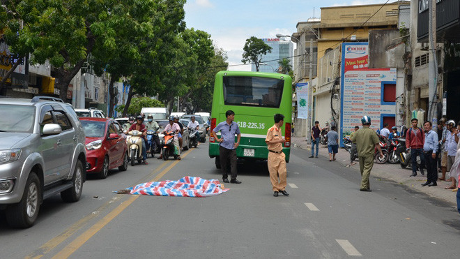 Lực lượng chức năng tại hiện trường.