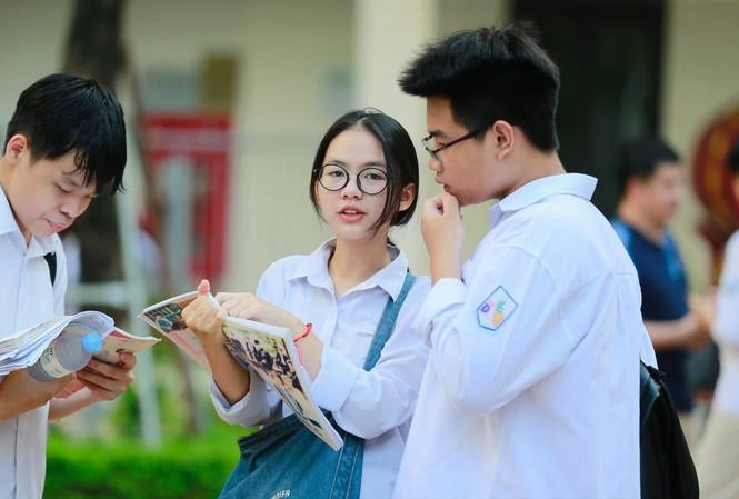 Kì thi tuyển sinh vào lớp 10 trường THPT Chuyên Sư phạm vào 2 đợt