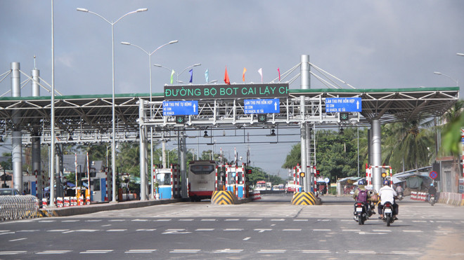 Đến chiều ngày 21.8 Trạm thu phí BOT Cai Lậy vẫn tiếp tục ngưng hoạt động. Ảnh Nhật Huy)