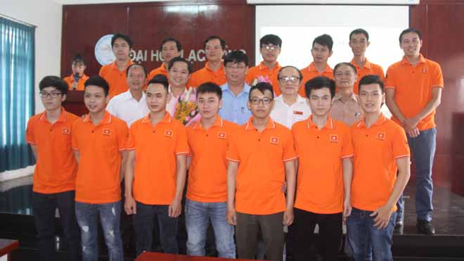 Đội robocon Lạc Hồng
