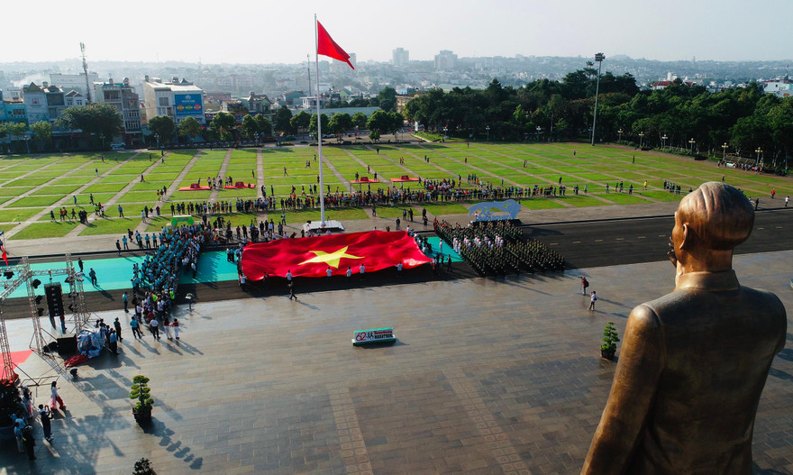 Uy nghiêm Lễ Thượng cờ trên Quảng trường Đại Đoàn Kết