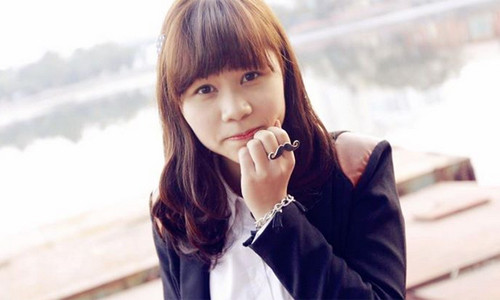 Bạn Nguyễn Phương Uyên sẽ xử lý bài vở trước Tết và dành thời gian ôn luyện bài vở vào mỗi tối. Ảnh; NVCC.