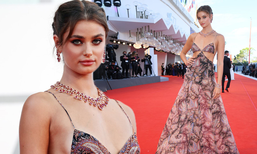 'Thiên thần nội y' Taylor Hill gây choáng váng với váy cắt xẻ táo bạo ở thảm đỏ LHP Venice