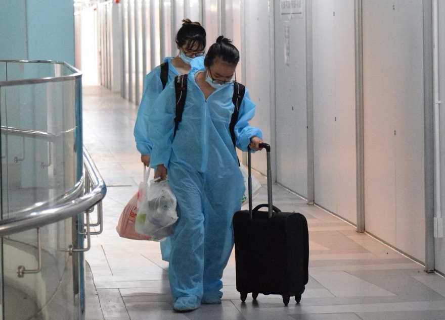 Bệnh nhân mắc COVID-19 nhẹ được cách ly điều trị tại BV dã chiến số 5