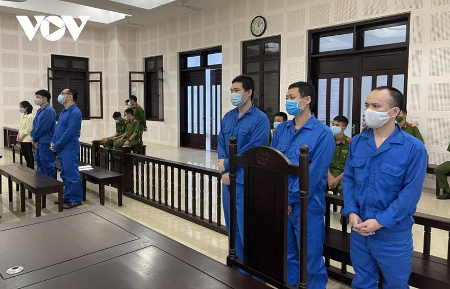 Nhóm đối tượng tại tòa.