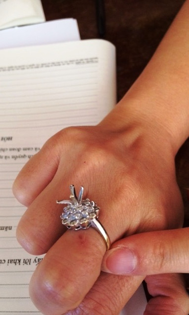 Chị D.T.H.N trình báo bị đánh thuốc mê lấy đi viên kim cương đang đeo trên tay tại khách sạn Vissai Saigon.