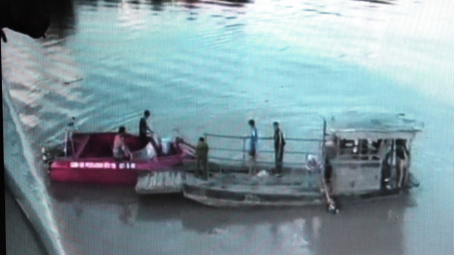 Hiện trường vụ truy tìm thi thể thanh niên nhảy cầu