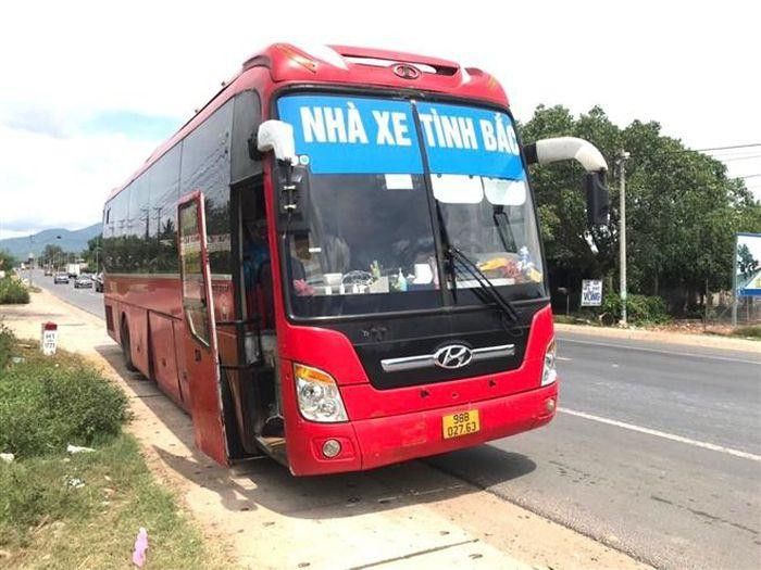  5 người Trung Quốc nhập cảnh trái phép trốn trong thùng hàng 