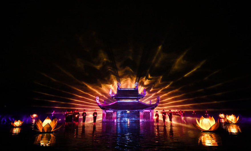 Âm thanh, ánh sáng được kết hợp công phu trong “Tinh hoa Bắc bộ”.