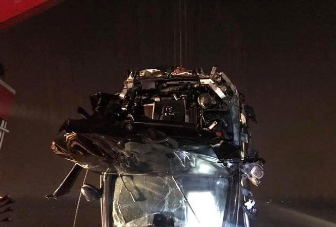 Hai thi thể được phát hiện bên trong xe gặp nạn