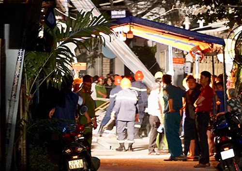 Cảnh sát điều tra tại hiện trường. Ảnh: Phạm Duy/Vnexpress