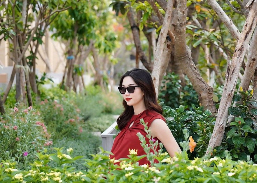 Hoa hậu Thu Thảo khoe khéo bụng bầu, đẹp 'xuất thần' ở những tháng cuối của thai kỳ