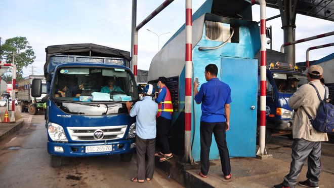 Tài xế dùng tiền xu, BOT QL 1 tuyến tránh Biên Hòa phải xả trạm
