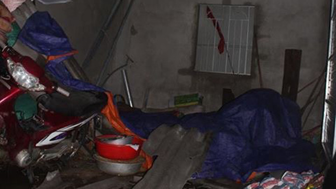 Lốc xoáy làm tốc mái hơn 100 ngôi nhà