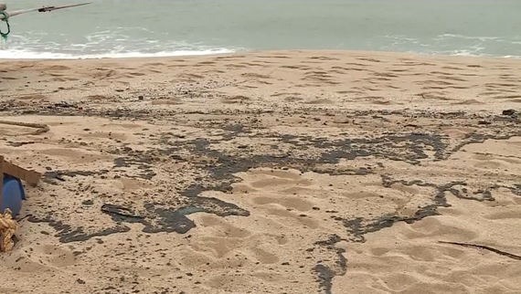 Dầu loang trong vụ tàu Thái Lan chìm trên biển Hà Tĩnh