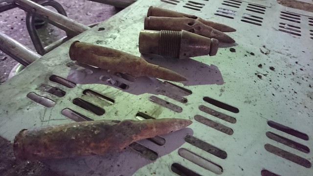 Đầu đạn được phát hiện tại xưởng nhà ông Tiến