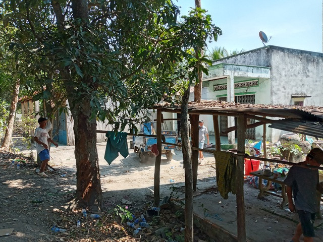 Hiện trường án mạng nghi chồng sát hại vợ vì ghen.