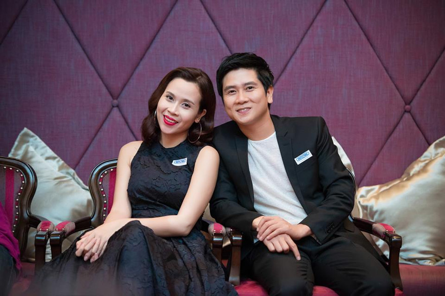 Lưu Hương Giang xinh đẹp bên ông xã Hồ Hoài Anh khi hai người cùng dự sự kiện ở Hà Nội tối qua.