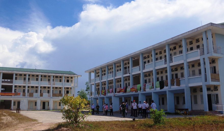 Bên trong khu cách cách ly điều trị ca nhiễm SARS-CoV-2 không triệu chứng quy mô gần 500 giường lần đầu tiên được kích hoạt tại Huế