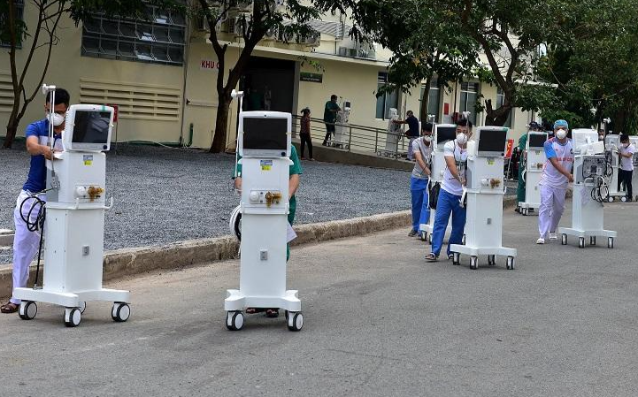 TPHCM: Trang thiết bị điều trị COVID-19 'thiếu thốn trăm bề'