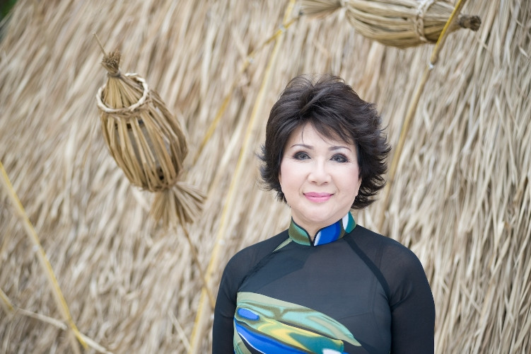 Nữ danh ca Lệ Thu.