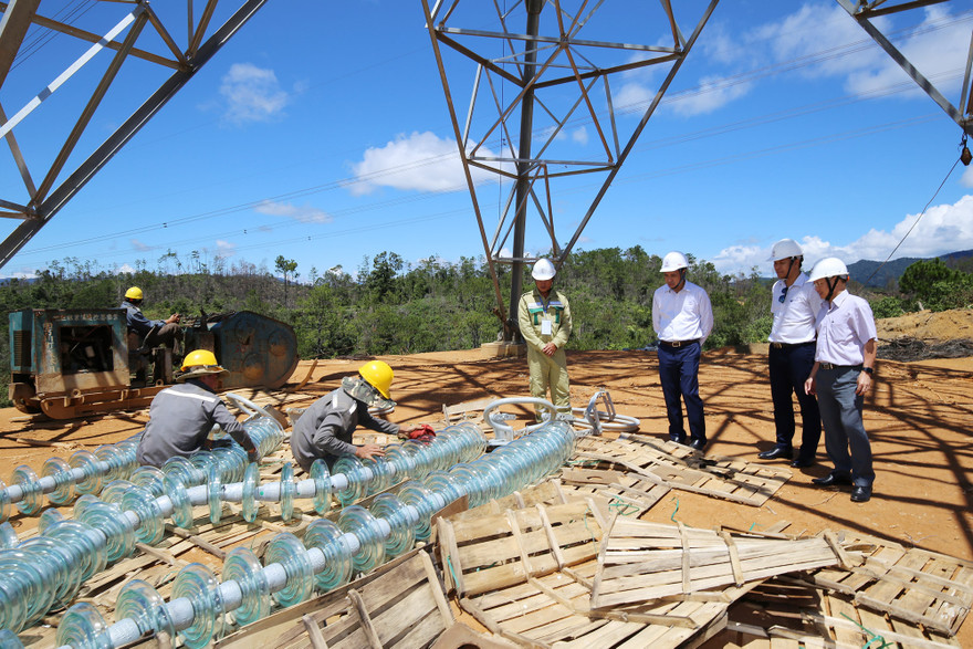 Đường dây 500 kV Dốc Sỏi – Pleiku 2: Phấn đấu hoàn thành đúng tiến độ