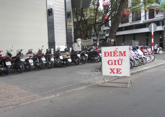 Bát nháo giá trông xe ngày Tết