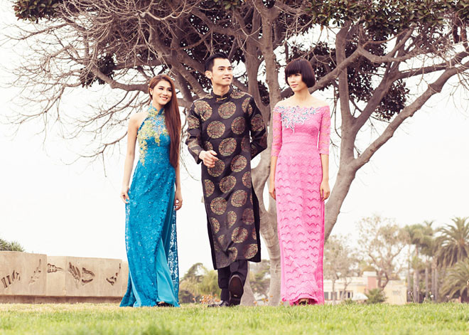 Kim Dung, Trang Lạ khoe sắc xuân bên 'nam vương' điển trai