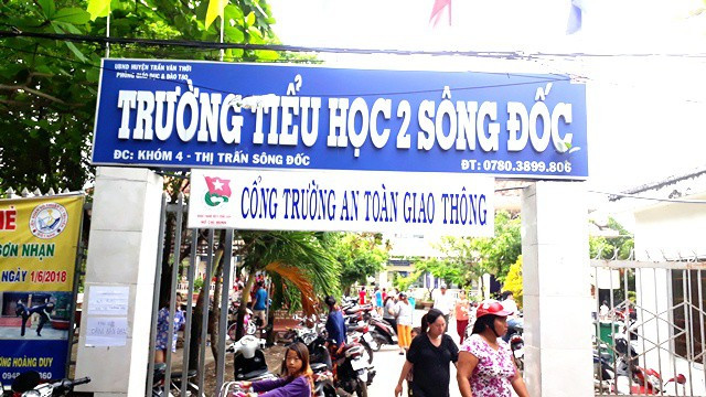 Trường Tiểu học "2" Sông Đốc (huyện Trần Văn Thời, tỉnh Cà Mau), nơi xảy ra vụ việc. (Ảnh: CTV)