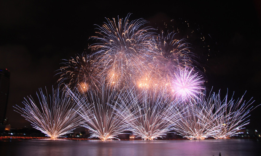 Vé xem pháo hoa Đà Nẵng phát hành 5 tỉnh, thành phố