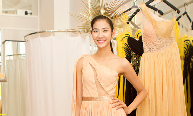 Hoàng Thùy kiêu sa, gợi cảm như nữ thần La Mã