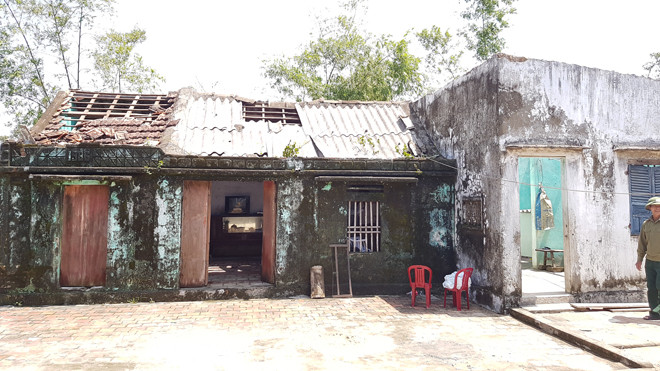 Ngôi nhà của bà Sắc hoang tàn sau bão