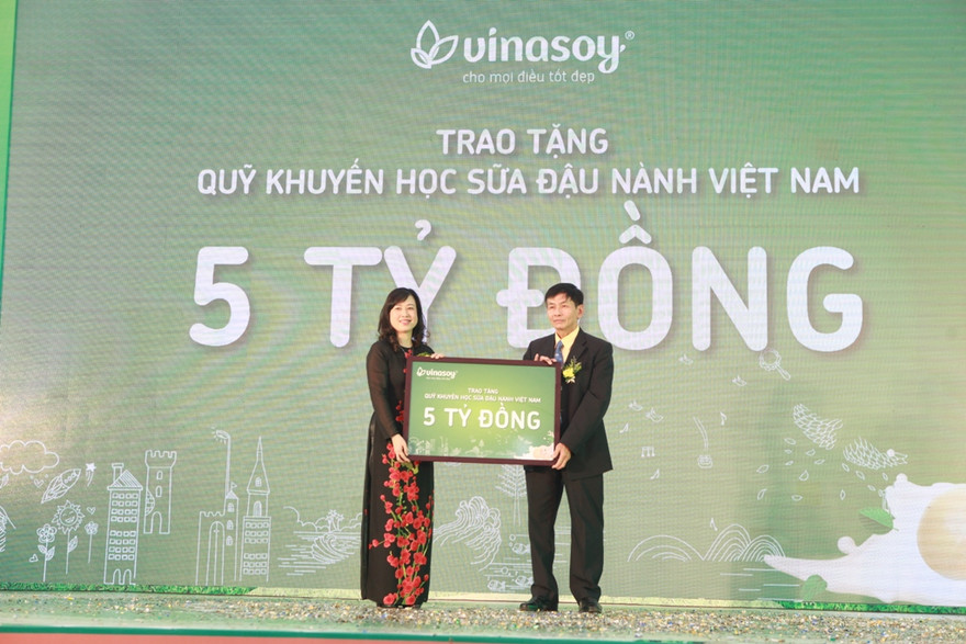 Vinasoy dành 1,5 triệu suất sữa tương đương 5 tỷ đồng cho trẻ em