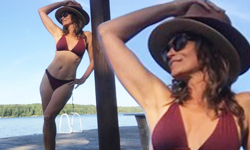 'Huyền thoại' làng mốt Cindy Crawford khoe body 'cực phẩm' ở tuổi 53