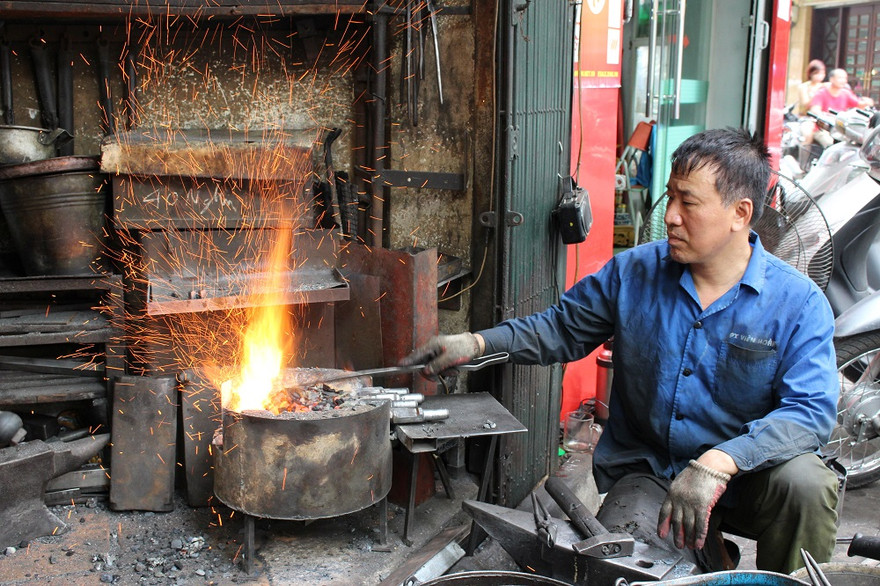 Ông Nguyễn Phương Hùng – người được coi là “người giữ lửa cho phố Lò Rèn, Hà Nội”