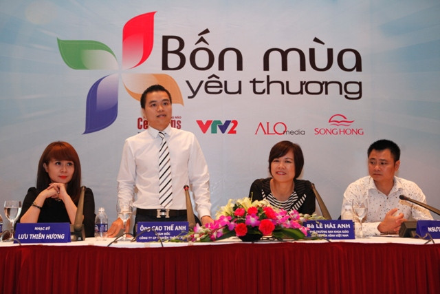 Buổi ra mắt chương trình "Bốn mùa yêu thương 2015" có sự tham gia của nhiều sao nổi tiếng như danh hài Tự Long, nhạc sĩ Lưu Thiên Hương, Hoa hậu thân thiện Dương Thùy Linh...