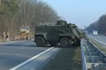 Đoàn xe bọc thép Saxon Ukraine gặp nạn, 1 binh sĩ thiệt mạng