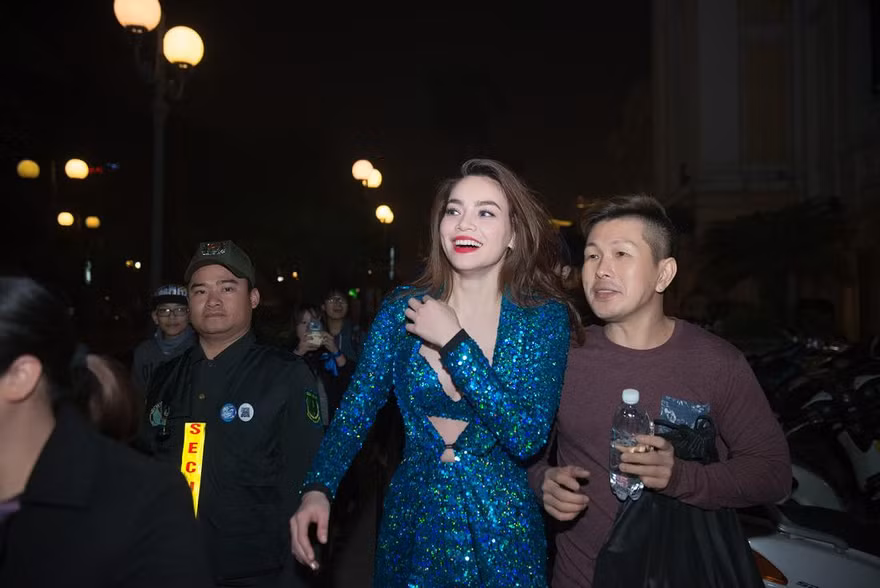 Hà Hồ sexy đi biểu diễn đêm giao thừa ở Hà Nội tối 31/12.