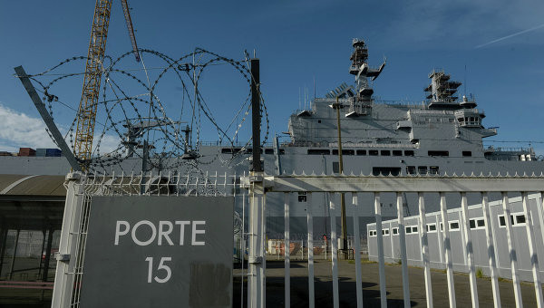 Tàu hỗ trợ đổ bộ trực thăng Mistral.